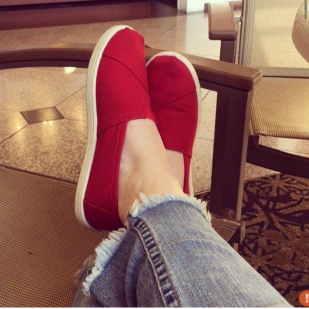 Red Canvas TOMS Youth Classics